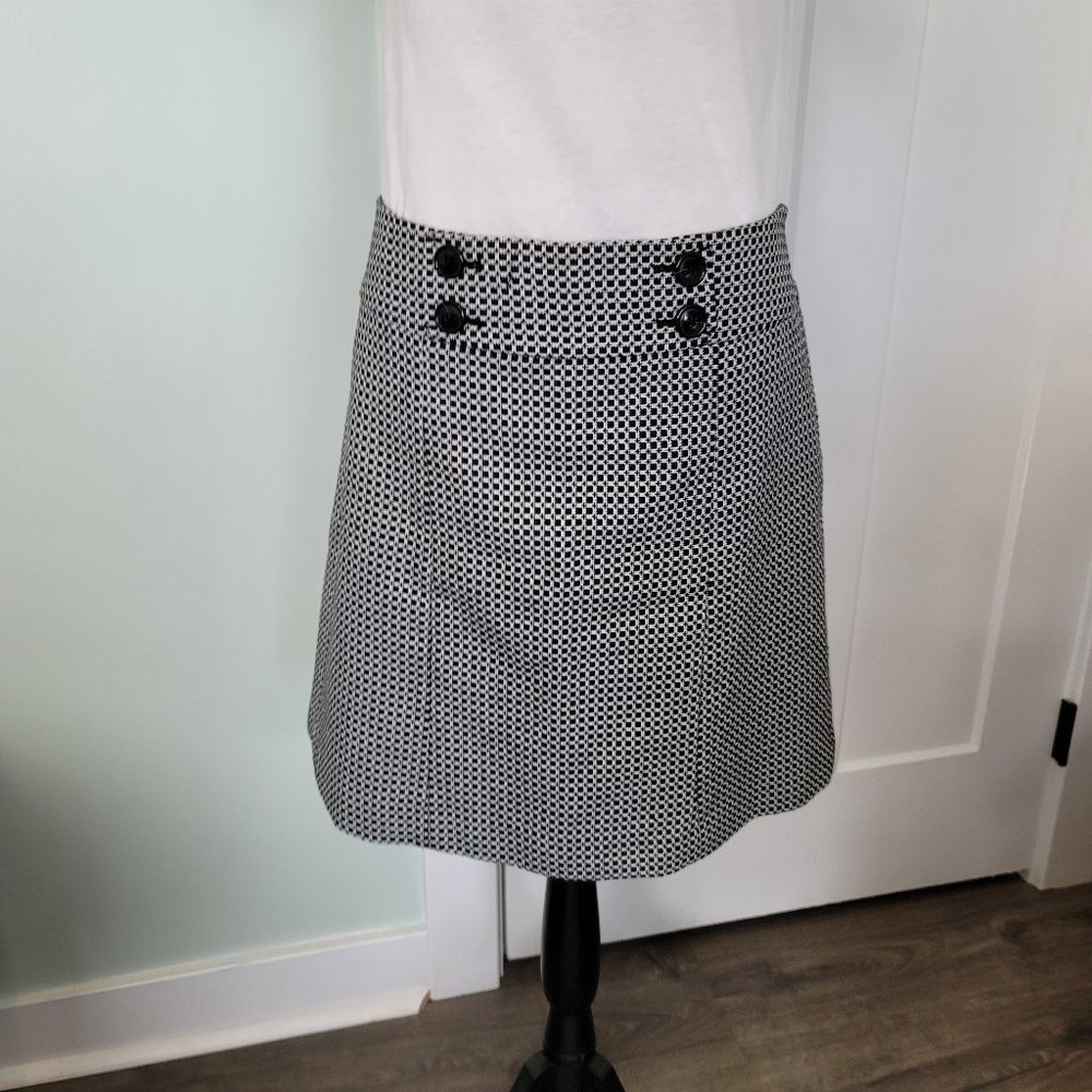 Ann Taylor Black & White Print  lined Skirt 12 Petite